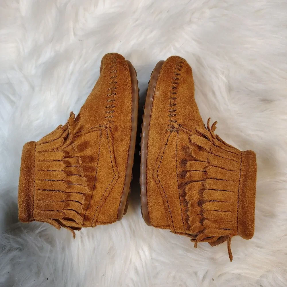 Minnetonka Kids Unisex Suede Leather Ankle Double Fringe Moccasins Shoes Size 5